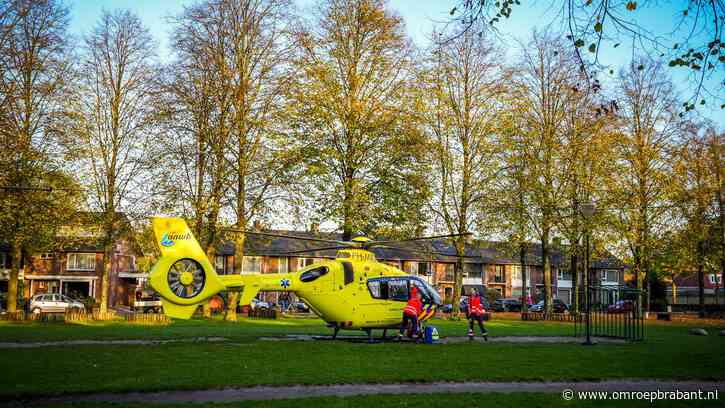 Traumahelikopter landt in speeltuin na aanrijding van jongetje