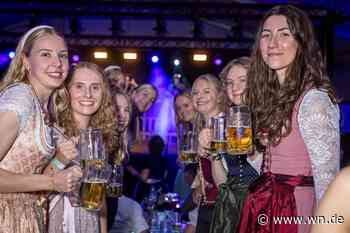 Der Major zerlegt die erste Maß