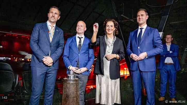 Halsema slaat eerste herdenkingsmunt voor 750 jaar Amsterdam