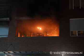 Grote uitslaande brand in flatgebouw