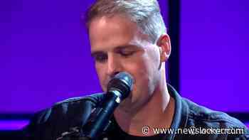 Matthijn Buwalda treedt op met Roller Coaster