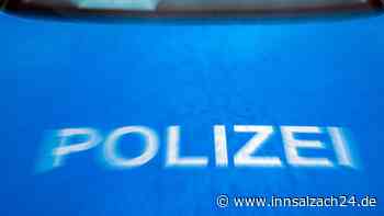 Kleintransporter schleudert bei Halsbach in Graben – Fahrer hat Glück