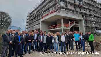 Internationale Gäste besichtigen Vorzeigeprojekte in Apfeldorf und Fuchstal