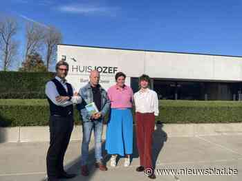 Dichters brengen persoonlijke gedichten voor eenzame overledenen: “Te veel mensen sterven zonder dat iemand naar hen omkijkt”