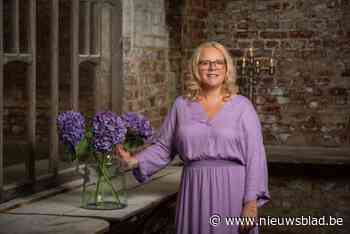 Sophie (49) biedt alternatief voor traditionele uitvaart: ““Het leven mag je vieren, ook als het op zijn einde loopt”