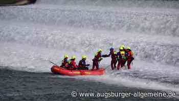 Wasserwacht übt am Landsberger Lechwehr für den Ernstfall