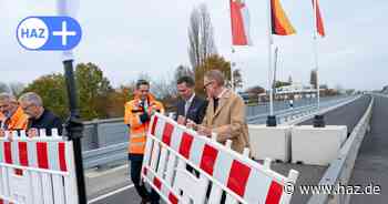 Neue Südschnellwegbrücke ist eröffnet: Seit Montagnachmittag rollt der Verkehr - und vor Ort gibt es Protest