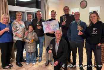 Wijnclub schenkt 1.500 euro aan kankeronderzoek