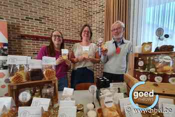 Effe Tijd voor koekjes en de oude grammofoon van oma in Repair Café
