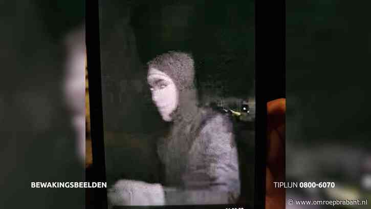 Voordeur opgeblazen met vuurwerkbom: politie deelt beelden