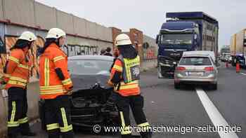 Unfall mit Viehtransporter auf A39: Drei Fahrzeuge beschädigt