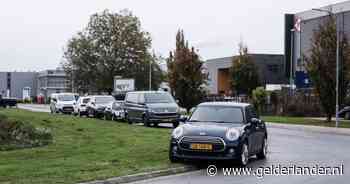 Parkeerchaos bij kerstshow Intratuin: bezoekers zoeken wanhopig naar een plekje