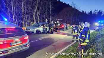 Unfall auf B 296: Zwei Autos krachen nahe Hirsau frontal ineinander