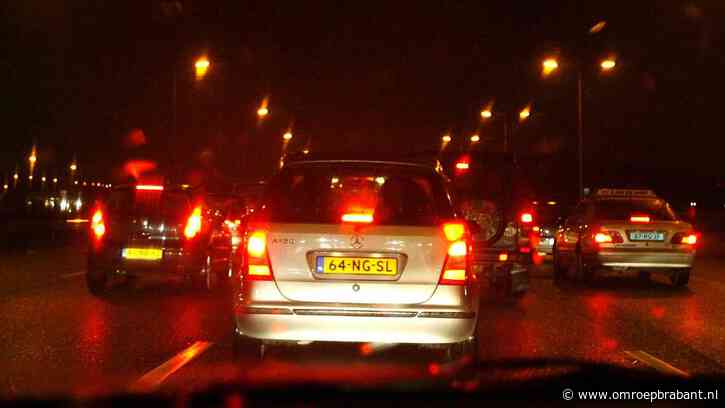 Verkeer op A27 muurvast na ongeval bij Merwedebrug