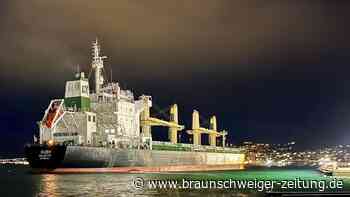 Nach Nordsee-Irrfahrt: Schiff mit hochexplosiver Fracht legt an