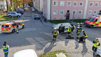 Einheimische (83) kracht in Bad Reichenhall mit Opel gegen Blumentrog – Auto kippt um