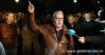 Verzet tegen komst azc, honderden mensen verzamelen zich voor protest en eisen uitleg van burgemeester