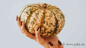 Der Nagel-Trend "Kürbis-Nails" passt perfekt zum Halloweenkostüm