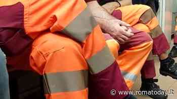 Operatori Ama aggrediti mentre raccolgono la carta