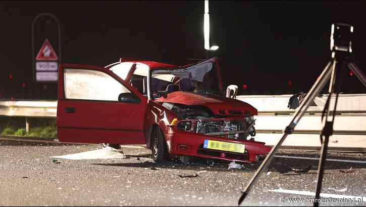 Noordoostpolder - Nachtelijke botsing op Ketelbrug veroorzaakt door spookrijder: 'Ik kon hem net ontwijken'