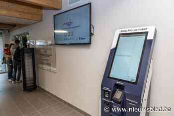 Bemande kassa De Amfoor minder open, maar zwemmers kunnen voor tickets steeds terecht aan nieuwe kiosk