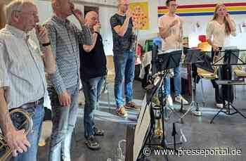 FW-Velbert: Der Musikzug kommt auf Temperatur - Proben für das Konzert im Advent