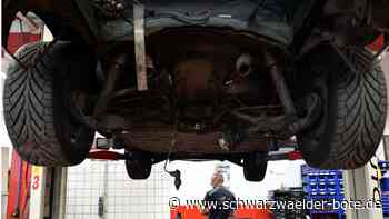 Mötzinger Werkstatt: 84-Jähriger nach Fahrfehler schwer verletzt