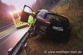 21-Jähriger rutscht mit seinem Auto 30 Meter auf Leitplanke entlang