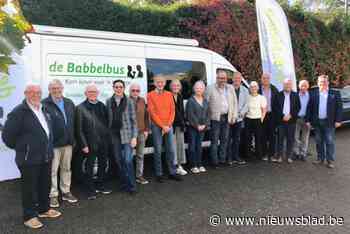 Babbelbus Lanaken krijgt vervolg: “Vooral de nieuwtjes en roddels uit het dorp worden uitgewisseld”