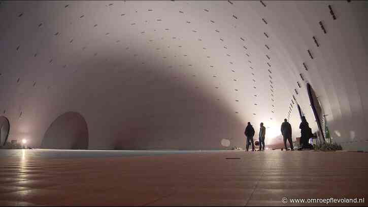 Almere - Opblaasbare sporthal uiteindelijk toch verkocht, gaat naar Polen