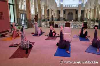 Yogales in Sint-Rochuskerk: “Het is verbindend en de sfeer is sereen”