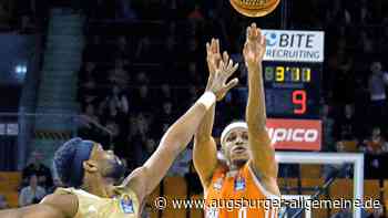 Alfonso Plummer von Ratiopharm Ulm macht es mit links