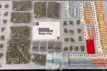 Cannabis en cash geld gevonden bij huiszoeking op Stuivenbergplein: man opgepakt