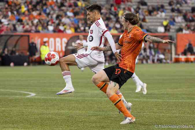 Achinioti-Jonsson, Antonoglou, Klomp up for CPL top defender award