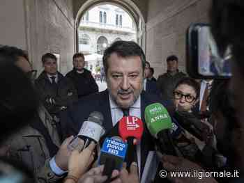 Migranti, Salvini: "Alcuni pm fanno il male dell'Italia. Si tolgano la toga"