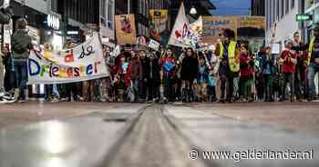 Optocht van basisschool De Driemaster trekt door Nijmegen: ‘Veel steun uit buurt en daarbuiten’