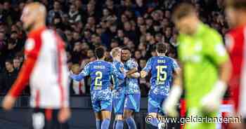 IJzersterk Ajax deelt in Klassieker dreun uit aan Feyenoord en is nieuwe nummer 2