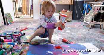 3-jarige ‘mini-Picasso’ Laurent zet kunstwereld op zijn kop: schilderijen zijn bijna 300.000 euro waard