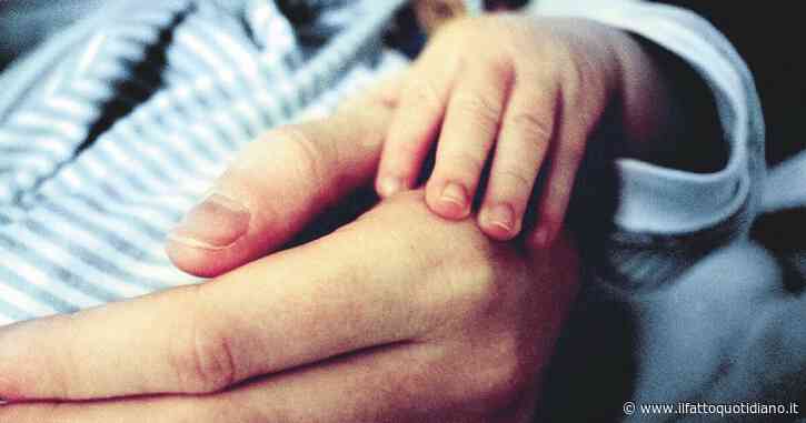 Argentina, due italiani fermati con bimba nata da surrogata. “Loro e la madre vittime di sfruttatori”