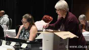 NDP picks up 4 new projected seats, Sask. Party gets 1, after early mail-in vote count