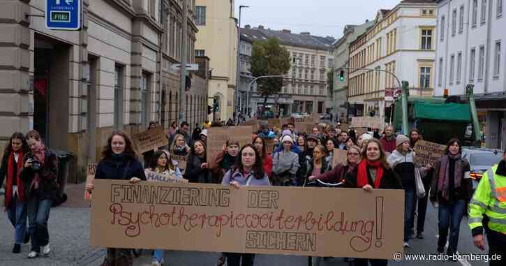 Psychologiestudenten demonstrieren auf Maxplatz