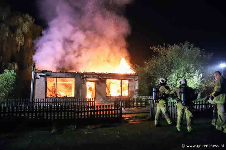 Uitslaande brand verwoest leegstaande woning