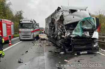 Lkw-Fahrer bei Unfall auf Autobahn verletzt