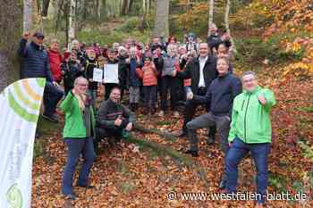 Urkunde und Plakette im Gepäck