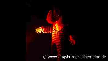 Hexenhaus und Menschenmetzgerei: Garten verwandelt sich in Halloween-Albtraum