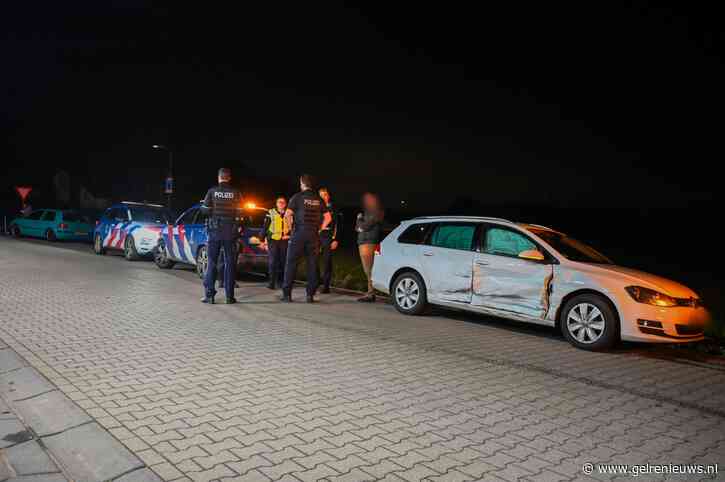 Auto’s botsen op kruising, grenspolitie schiet te hulp