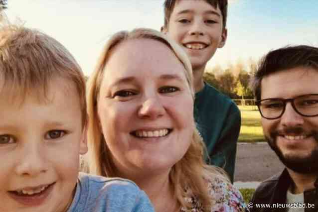 Melissa (39) kan wellicht nooit meer zelfstandig wandelen na complicatie tijdens operatie: “Maar ze heeft enorm veel vechtlust”