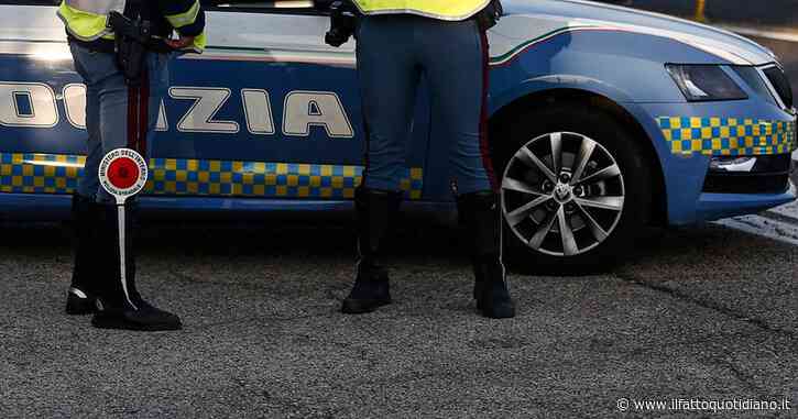 Sassi dal cavalcavia sulla A1, identificati quattro ragazzini: colpiti due autocarri