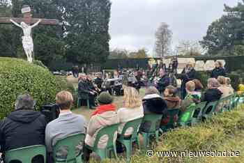 Reveil brengt troost met muziek en poëzie