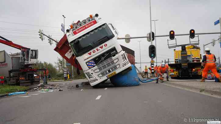 Vrachtwagen gekanteld op de Europaweg nabij de Euroborg (Video)